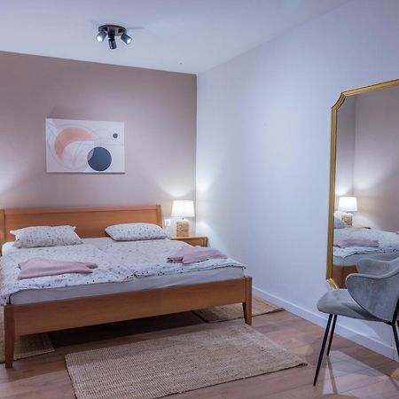 Apartman Rose-2025 Renovated Garden View 포레치 외부 사진