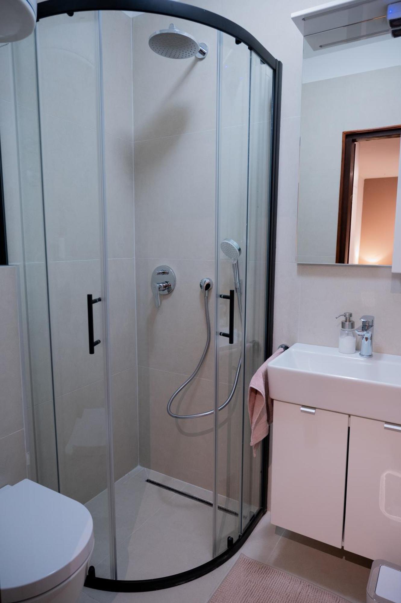 Apartman Rose-2025 Renovated Garden View 포레치 외부 사진